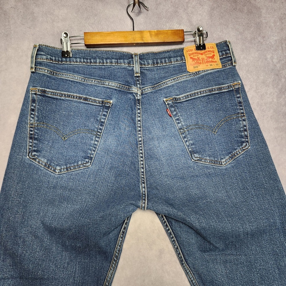 Levis 505 Mens Regular Fit Jeans size 36x32 Straight Fit Zipper Fly Denim - Picture 4 of 16